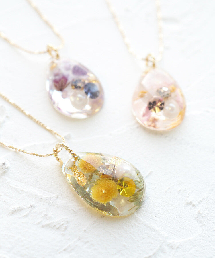 Birth Month Flower Necklace close up 2